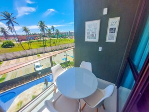 Apartment | Outdoor dining