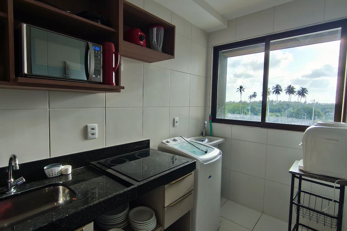 Studio | Cuisine privée | Réfrigérateur, micro-ondes, batterie de cuisine, vaisselle et ustensiles