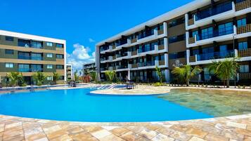 3 outdoor pools, pool umbrellas, pool loungers