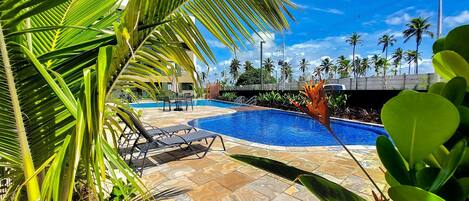 3 buitenzwembaden, parasols voor strand/zwembad