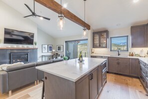 Interior - New Listing - The Summit! Brand New Luxury Townhome-Air Conditioning (Ridgway)