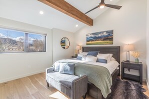 3 quartos, escrivaninha, Wi-Fi de cortesia, roupa de cama