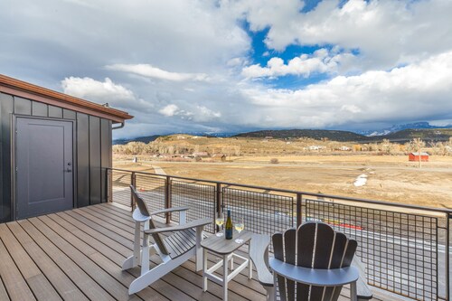 New Listing - The Summit! Brand New Luxury Townhome-Air Conditioning