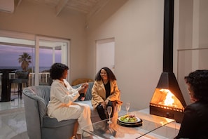 Fireplace - Dolphin Bay Boutique Hotel and Spa (Gqeberha (Port Elizabeth))