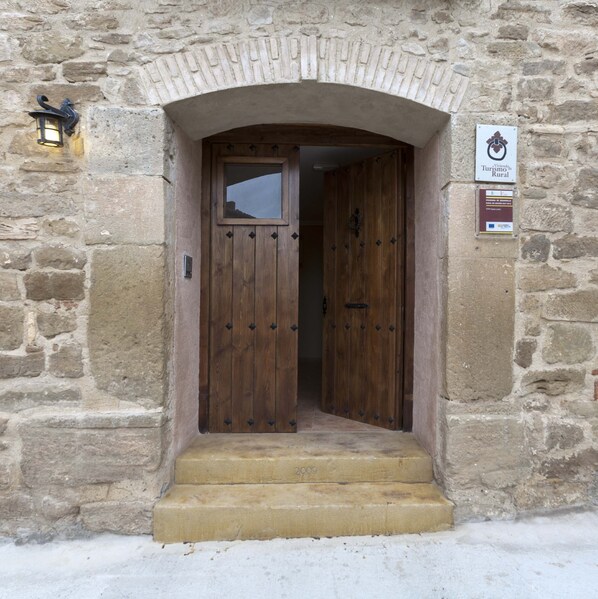 Exterior detail - Quiet house to disconnect (Santa Engracia de Loarre)