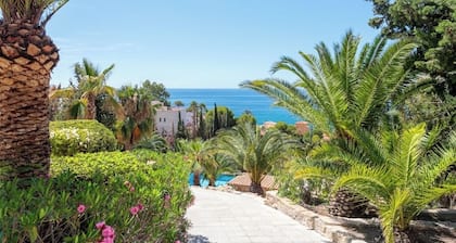 Villa Eliane – Villa mit großem privaten Pool und traumhaftem Meerblick