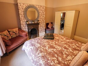 4 bedrooms, individually decorated, individually furnished, free WiFi