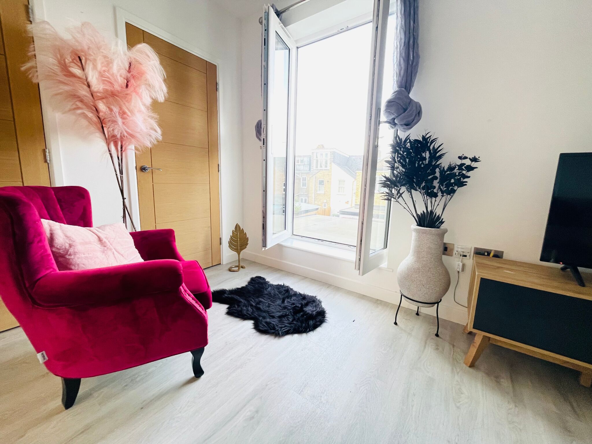 Modern new build 2 bedroom 2 story apartment sleeps 4