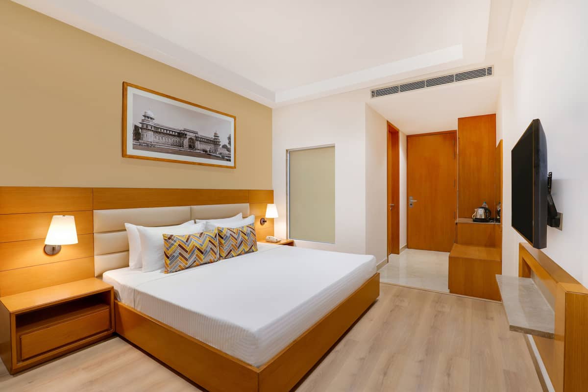 Blackout curtains, iron/ironing board, free WiFi