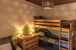 4 Schlafzimmer, Reisekinderbett, WLAN, Bettwäsche