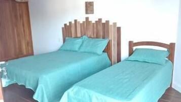 Standard Triple Room | Minibar, desk, free WiFi, bed sheets