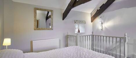 2 soveværelser, skrivebord, strygejern/strygebræt, weekendseng