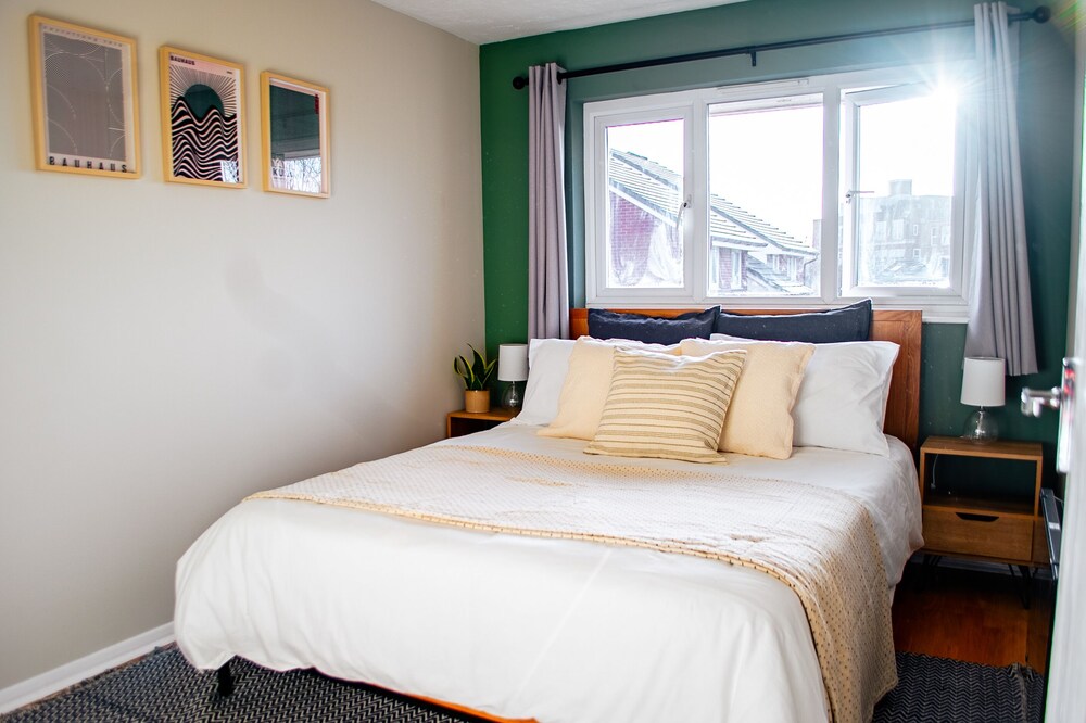 Modern two bedroom flat with parking
