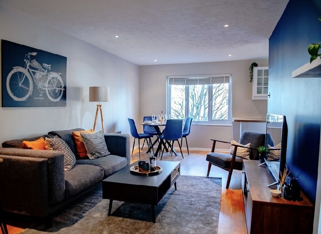 Modern two bedroom flat with parking