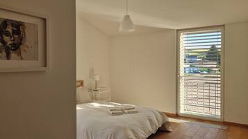 4 dormitoris, escriptori, planxa i posts de planxar i wifi gratuïta