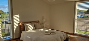 4 Schlafzimmer, Schreibtisch, Bügeleisen/Bügelbrett, kostenloses WLAN