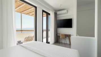 Deluxe Villa with Private Outdoor Pool & Sea View | 1 bedroom, Egyptian cotton sheets, premium bedding, down duvets