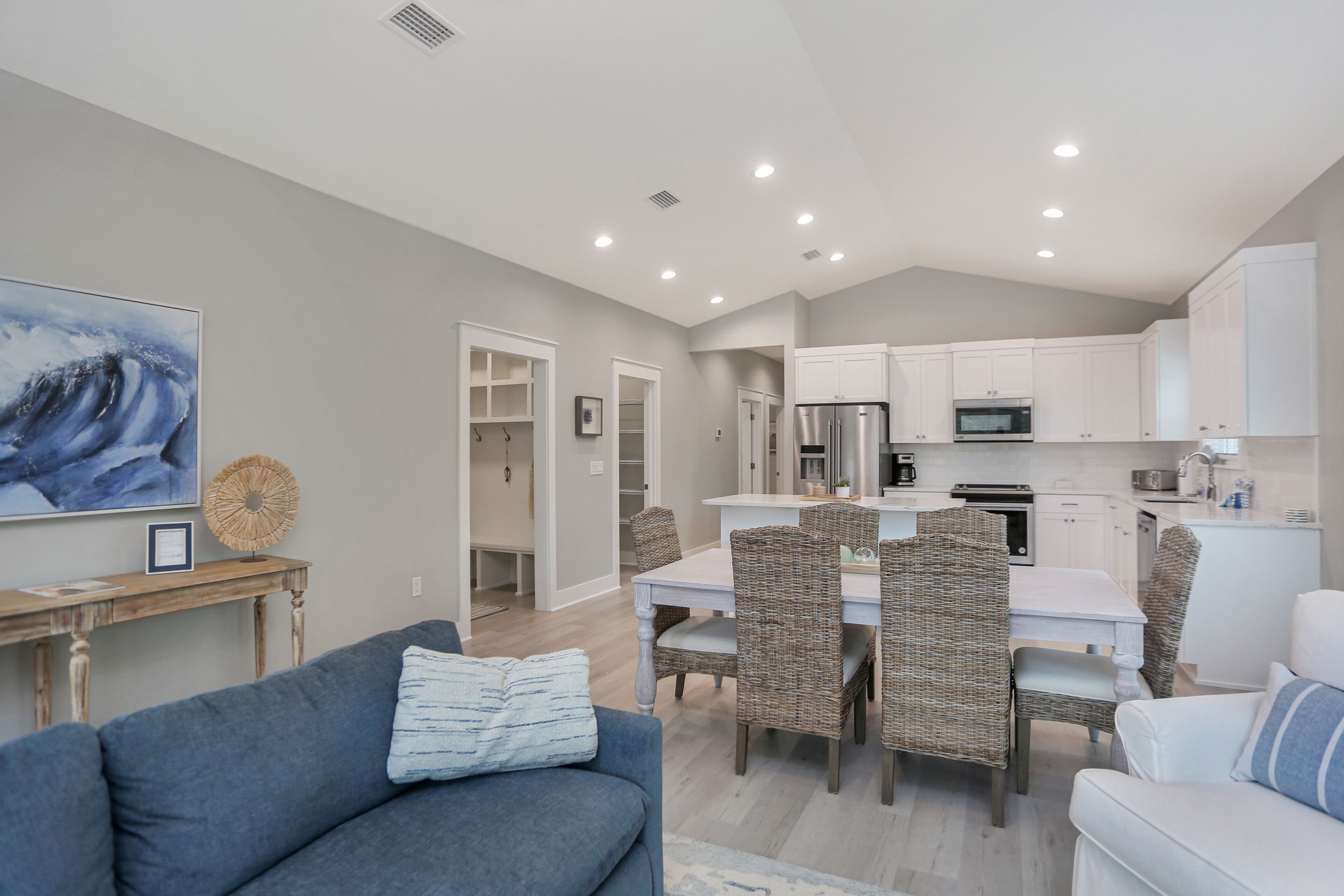 St. Joe Bay Less Than Mile from Golf Club & Pool-Off the Grid Home