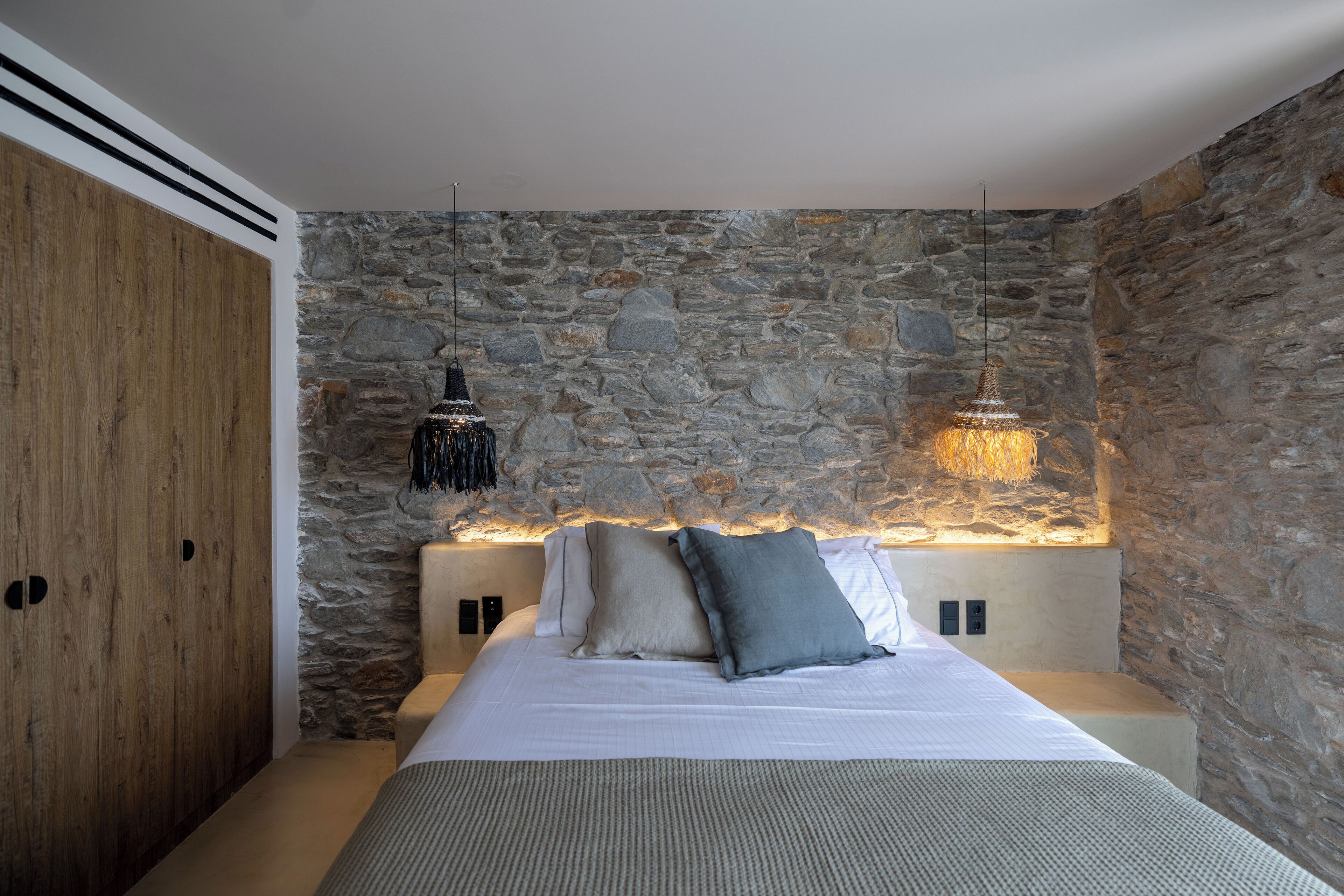 Bàn, truy cập Internet không dây miễn phí, bộ trải giường 