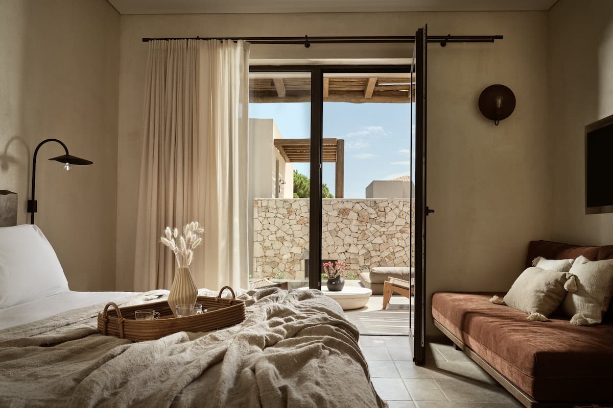 Junior Suite with Private Pool and Garden View | 1 bedroom, in-room safe, individually furnished, desk