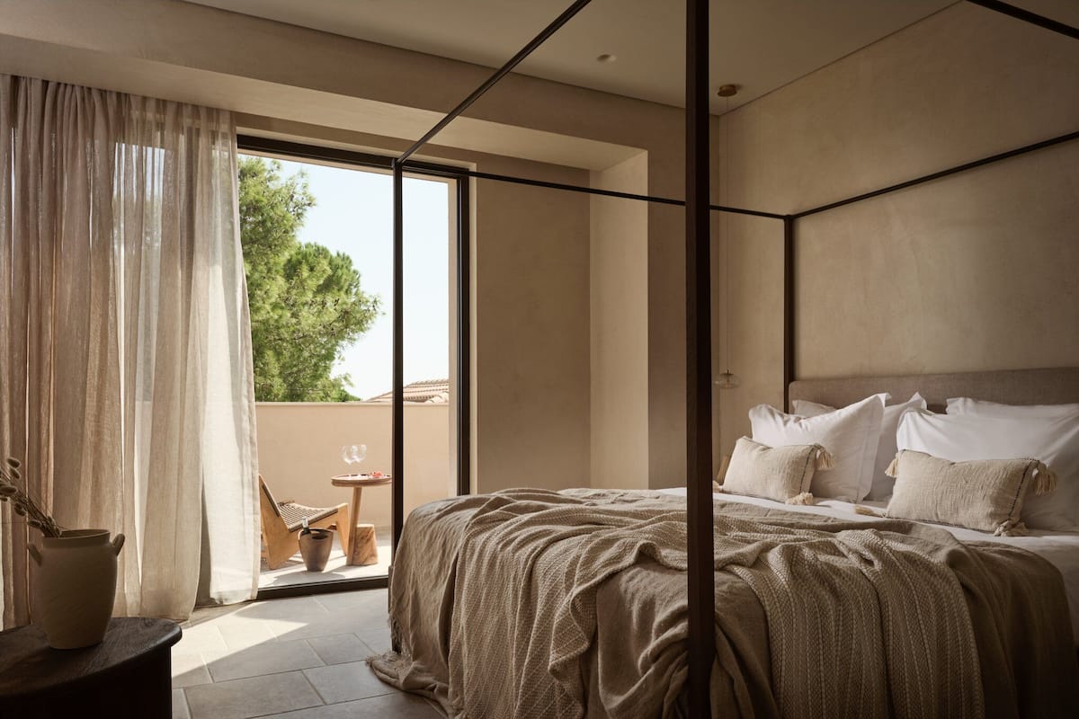 Elite Suite with Hot Tub and Partial Sea View | 1 bedroom, in-room safe, individually furnished, desk