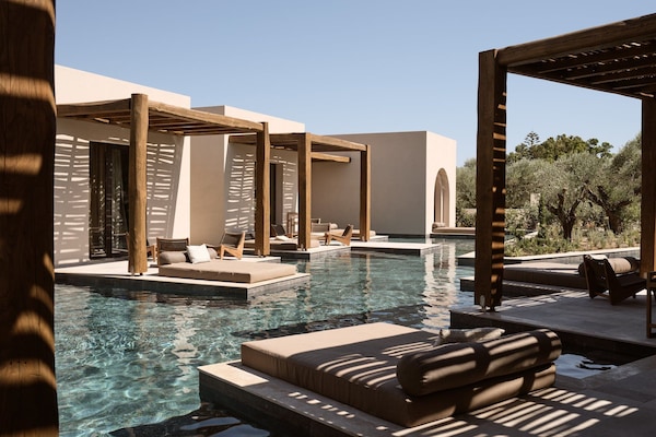 Deluxe Suite with Shared Pool and Walk-in Tub | 테라스/파티오