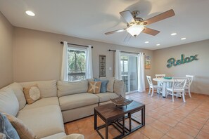 TV - Old Town Port Aransas and a hidden gem! (Port Aransas)