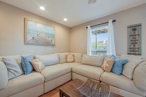 TV - Old Town Port Aransas and a hidden gem! (Port Aransas)