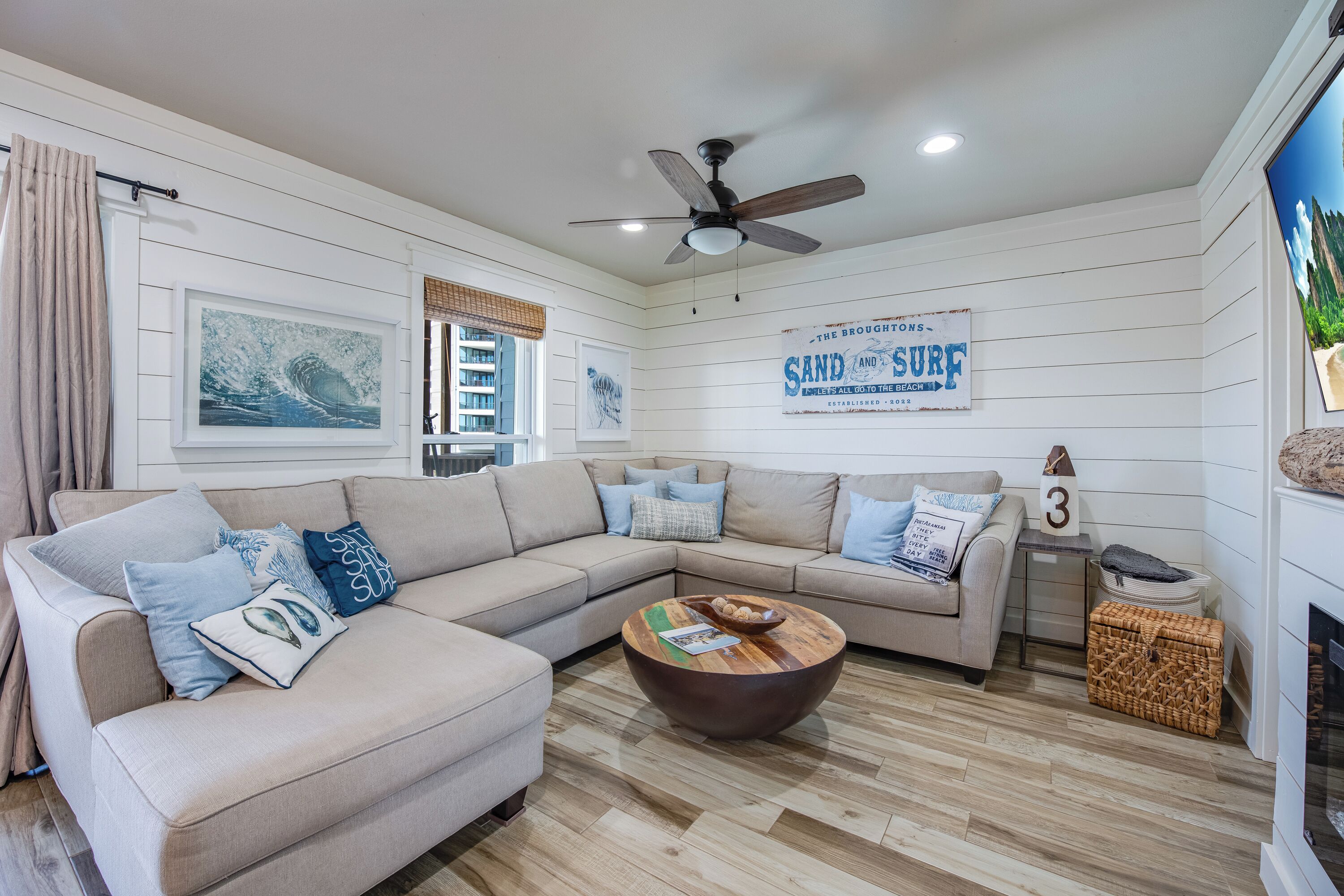 Old Town Port Aransas, Sleeps 7, Marina & Channel views!