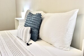 2 bedrooms, free WiFi, bed sheets - The Sea Willow : A Charming Gulf Coast Cottage (Gulfport)