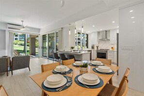 Condo, 2 Bedrooms | Dining