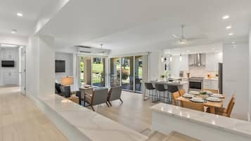 Condo, 2 Bedrooms | Living area