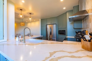 Condo, 2 Bedrooms | Private kitchen
