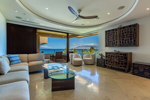 Condo, 1 Bedroom | Living area