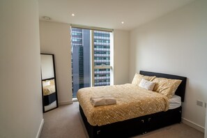 Apartamento | 2 quartos, Wi-Fi de cortesia, roupa de cama