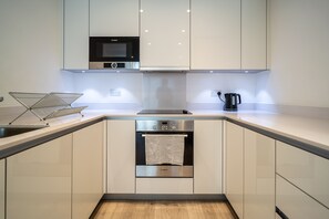 Apartment | Private kitchen - Luxury 2-bed Croydon Apartment Near Gatwick (Croydon)