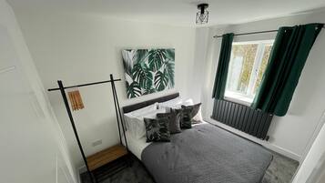 Casa, 4 habitaciones | 4 habitaciones, escritorio, insonorización y ropa de cama