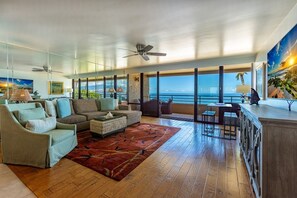 Condo, 2 Bedrooms | Living area