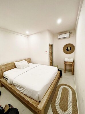 Desk, free WiFi, bed sheets