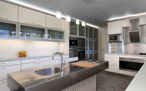 Private kitchen - Elaia Mega Mansion  (Glyfada)