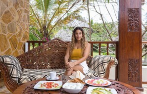 Outdoor dining - Cast Away Residence (Kiwengwa)