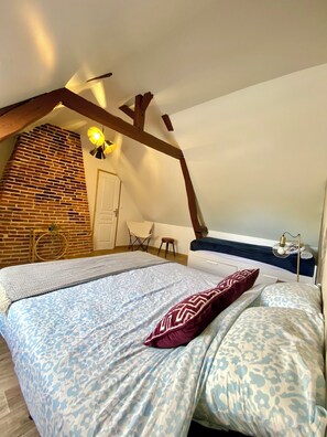 2 bedrooms, desk, iron/ironing board, travel cot