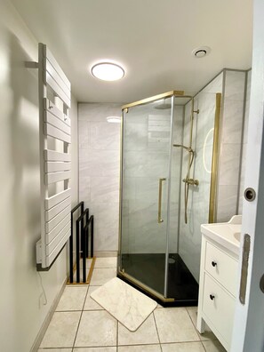 Shower, hair dryer, towels, soap - La maison des Hortillonnages, countryside in the heart of the city (Amiens)