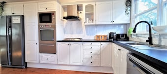 Comfy 4 bedrooms house-2 mins to Miranda Shopping Centre