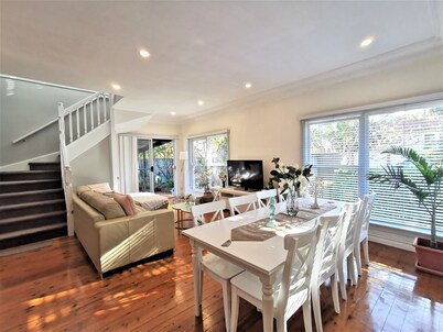 Comfy 4 bedrooms house-2 mins to Miranda Shopping Centre
