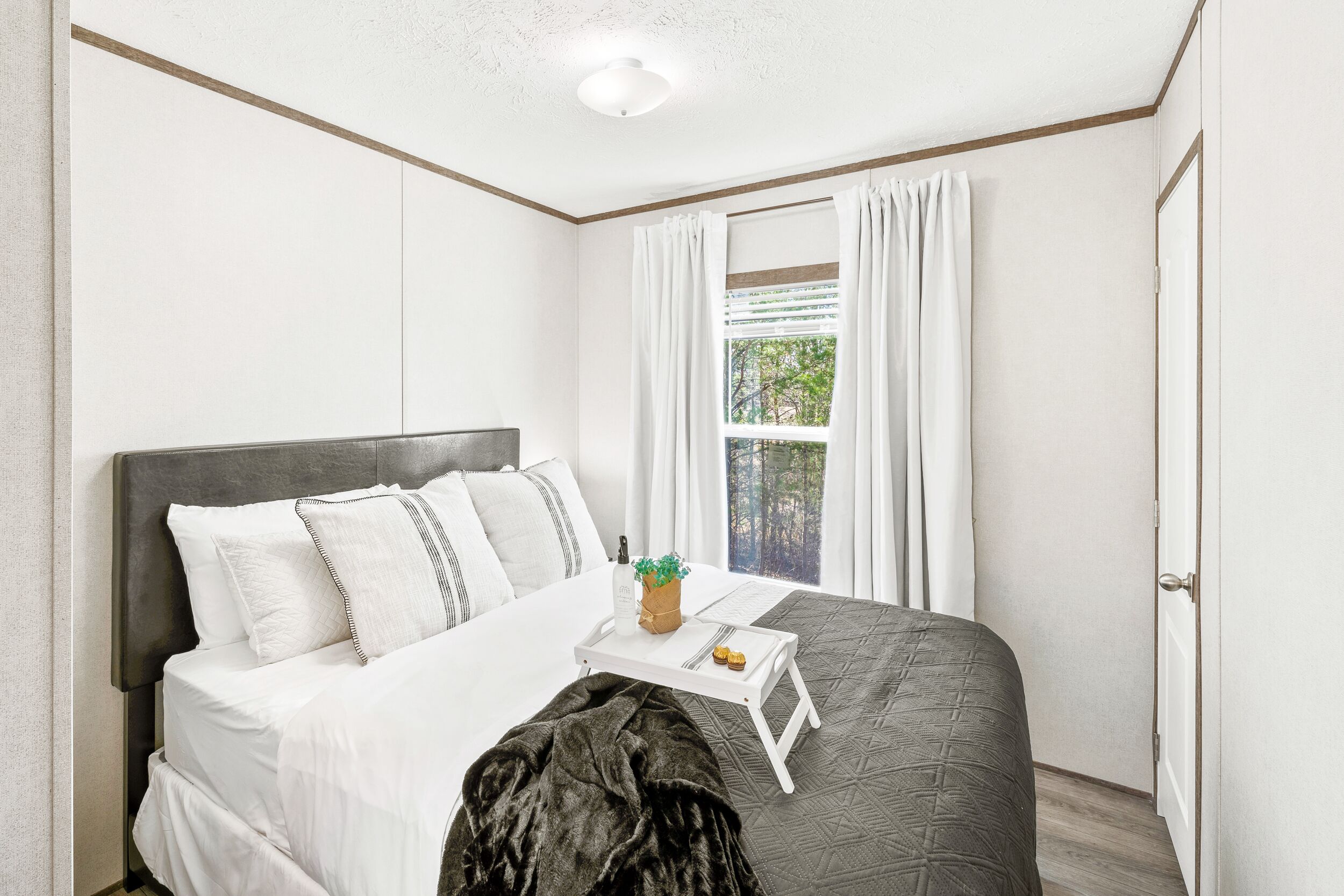 The Nest on Hawks Ridge with Mountain Views