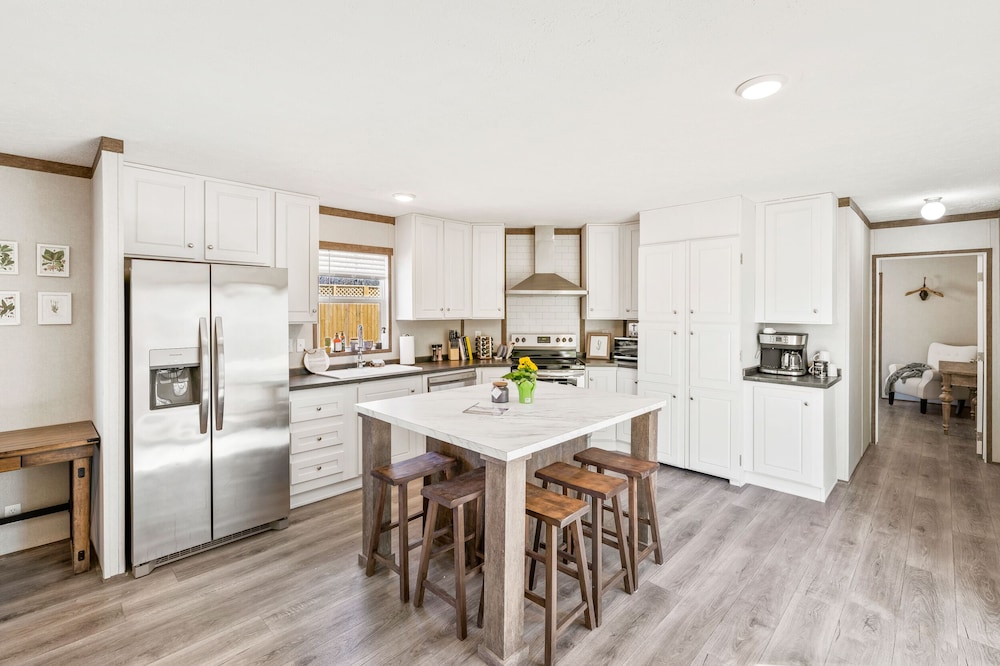 The Nest on Hawks Ridge with Mountain Views