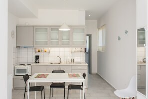 Frigorifero, forno, macchina per tè/caffè, tostapane