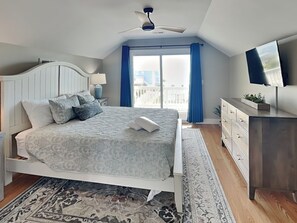 4 bedrooms, free WiFi, bed sheets - Pickens Paradise | Pet Friendly + Ocean View Deck! (Topsail Beach)