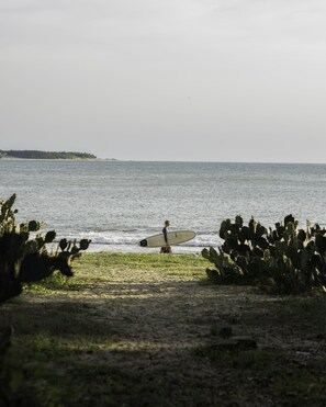 Surfing/boogie boarding - Sunrise Cabanas (Arugam Bay)